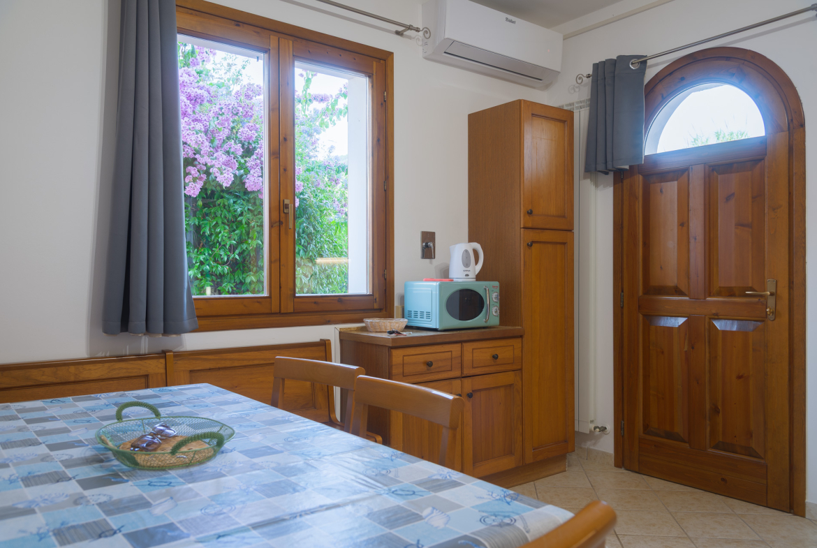Appartamento Lacona con Giardino