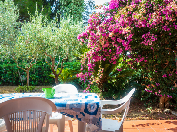 Appartamento Lacona con Giardino